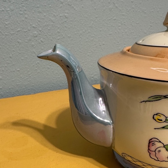 Vintage Porcelain Floral Teapot Gold Trim With Lid - Made In Japan - Picture 2 of 9